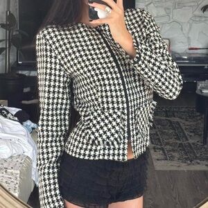 Elegant Houndstooth Blazer in Black and White